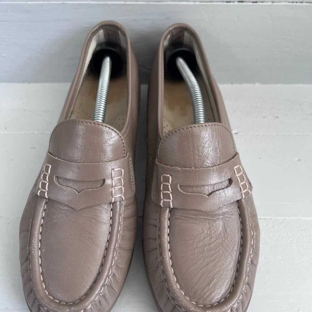 SAS 'Classic' Mocha Leather Moc Toe Penny Loafers Sz. 8.5 M Womens Made In USA